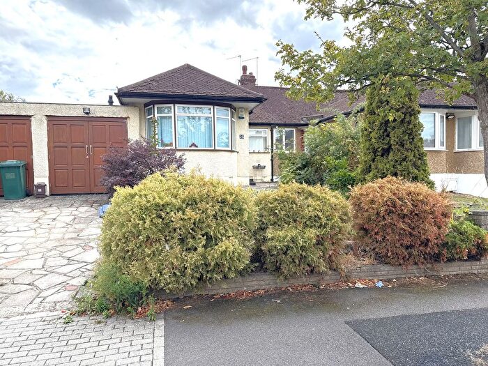 2 Bedroom Semi-Detached Bungalow For Sale In Connaught Avenue, East Barnet, EN4