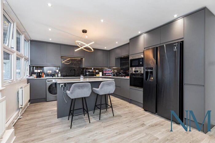 3 Bedroom End Of Terrace House For Sale In Hulverston Close, Sutton, SM2