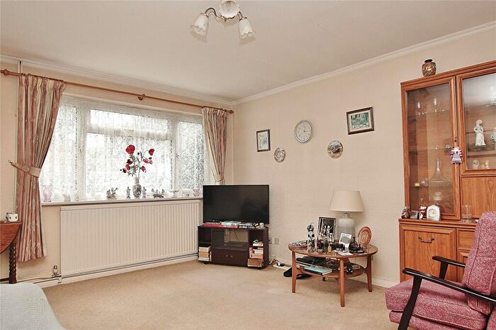 3 Bedroom Terraced House For Sale In Hazelwood Road, Knaphill, Woking, Surrey, GU21