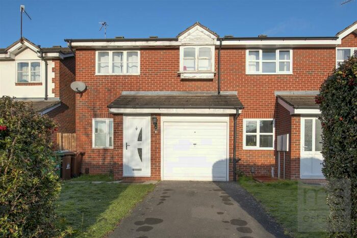 3 Bedroom Semi-Detached House To Rent In Heron Drive, Lenton, Nottingham, NG7