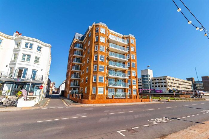 2 Bedroom Flat For Sale In Augusta Place, Worthing, BN11