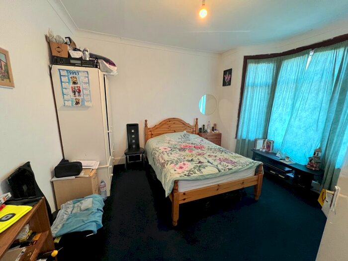 4 Bedroom Detached House To Rent In Bromley Rd, Leyton, E10