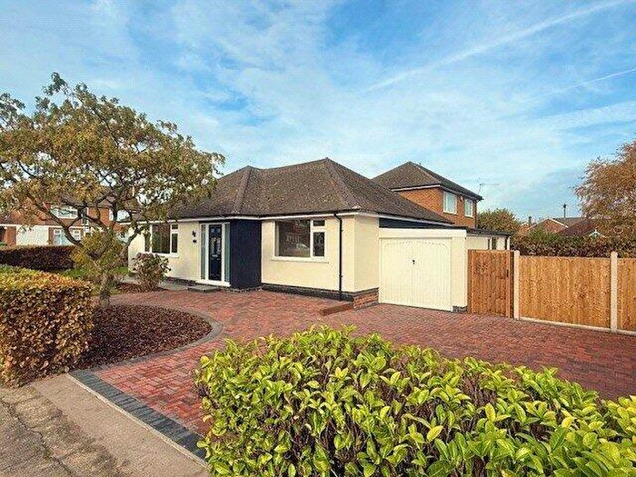 2 Bedroom Bungalow For Sale In Oakfield Road, Wollaton, Nottingham, Nottinghamshire, NG8