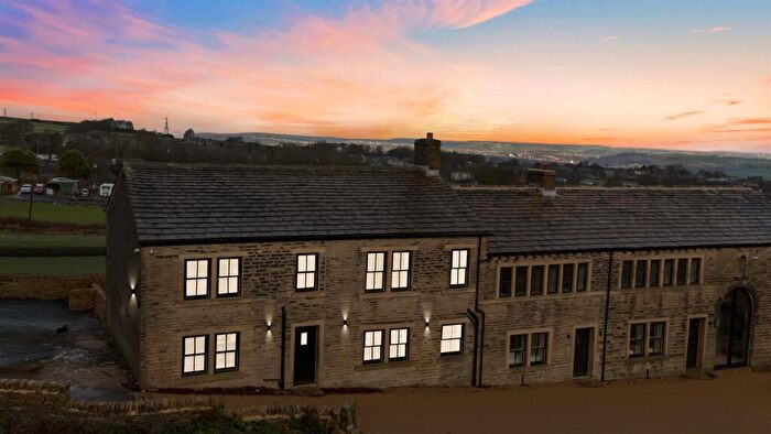 4 Bedroom House For Sale In Round Ings Road, Outlane, Huddersfield, HD3