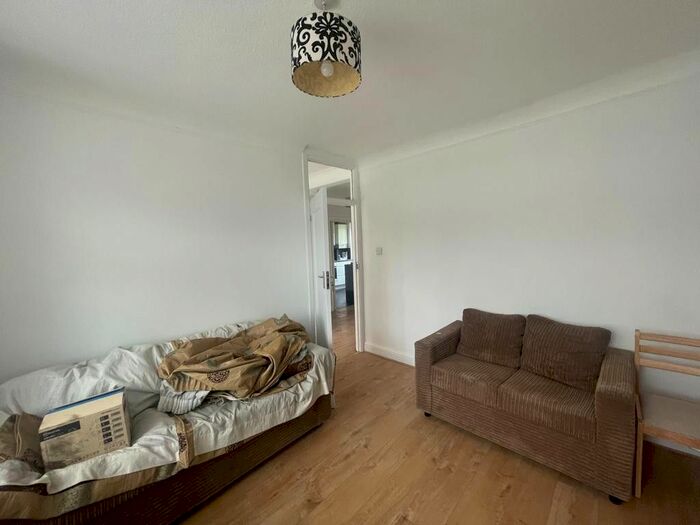 2 Bedroom Maisonette To Rent In Shaftesbury Avenue, Harrow, Greater London, HA2