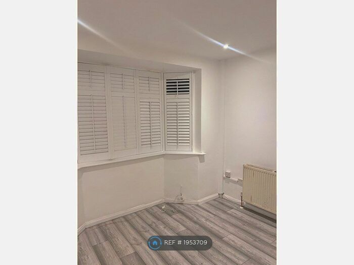 3 Bedroom Terraced House To Rent In Bastion Road, London, SE2