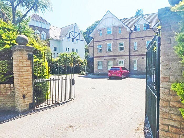3 Bedroom Flat To Rent In Lansdowne Road, Bournemouth (), P04
