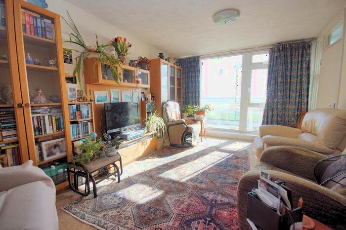 3 Bedroom Duplex For Sale In West Lodge, Lee-On-The-Solent, PO13