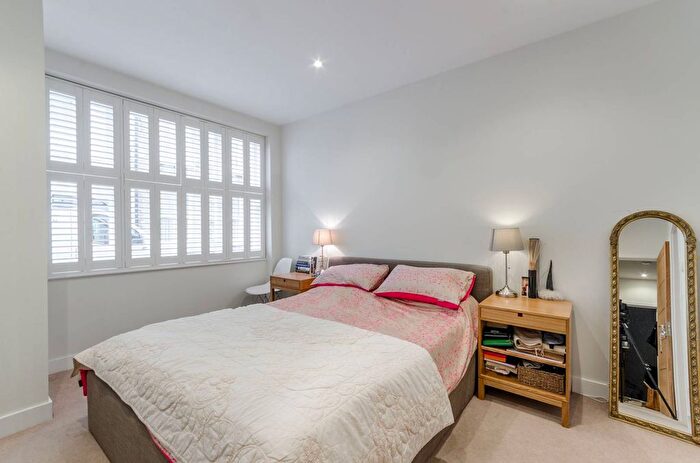 3 Bedroom Mews To Rent In Ernshaw Place, Putney, London, SW15