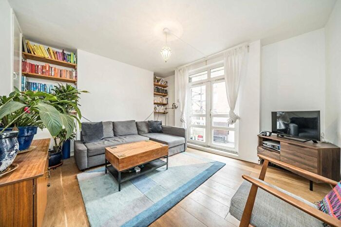 2 Bedroom Flat To Rent In Retreat Place, London, E9
