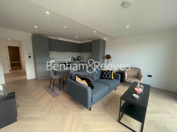 2 Bedroom Flat To Rent In Durnsford House, Durnsford Road, SW19
