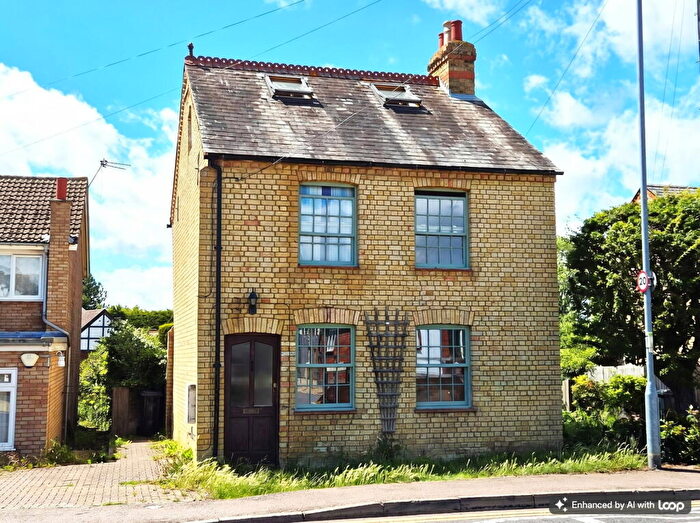 4 Bedroom Detached House For Sale In Ivel Road, Shefford, Beds, SG17