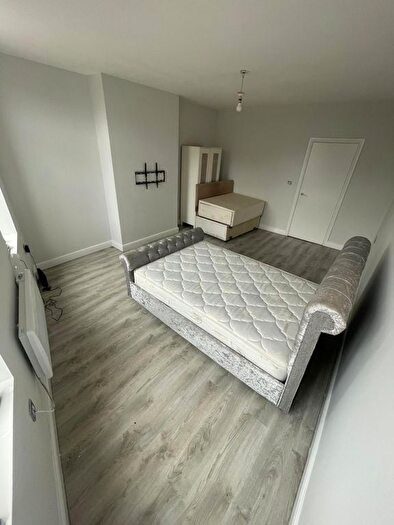 Studio To Rent In Bury Old Road, Salford, M7