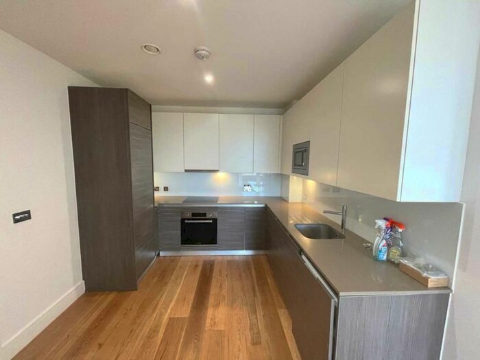 2 Bedroom Flat To Rent In Balfour Road, Hounslow Central, Hounslow, TW3