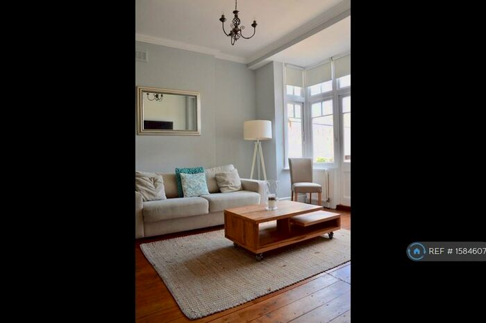 1 Bedroom Flat To Rent In Thornlaw Road, London, SE27