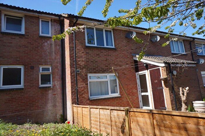 1 Bedroom Apartment For Sale In Calender Close, Alton, Hants, GU34