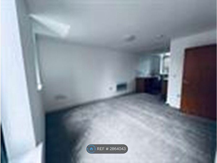 2 Bedroom Flat To Rent In Waterloo Mills, Huddersfield, HD5