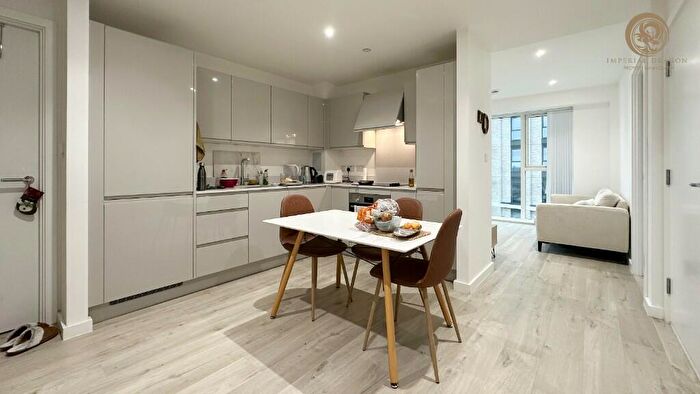 2 Bedroom Flat For Sale In Heartwell Avenue, London, E16