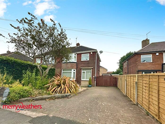 3 Bedroom Semi-Detached House To Rent In Lindum Drive, Wickersley, Rotherham, S66