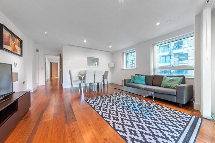 3 Bedroom Apartment To Rent In Lincoln Plaza, London, E14