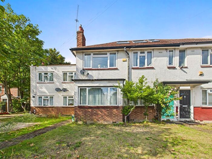 2 Bedroom Maisonette For Sale In Elm Avenue, Ruislip, HA4