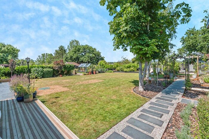 4 Bedroom Bungalow For Sale In Clifton Road, Basildon, SS13