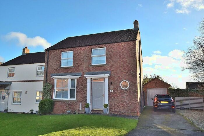 3 Bedroom Semi-Detached House For Sale In Nightingale Close, Brompton On Swale, DL10