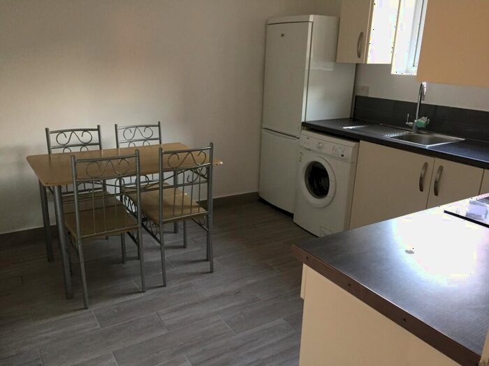 2 Bedroom Flat To Rent In Barnabas Road, Homerton, London, E9