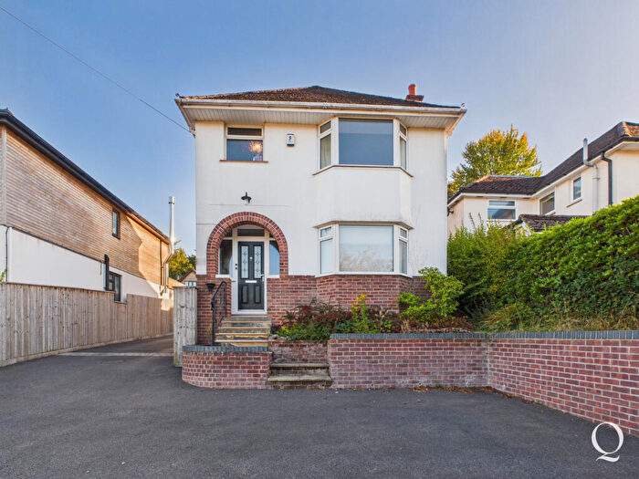 3 Bedroom Detached House For Sale In Abbotsbury Road, Broadstone, BH18