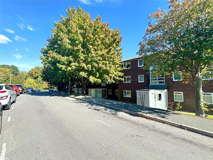 1 Bedroom Flat For Sale In Scrubbitts Square, Radlett, Hertfordshire, WD7