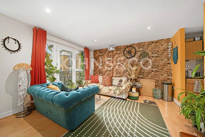 2 Bedroom Flat To Rent In Morton Close, Wapping, London, E1