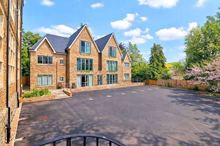 2 Bedroom Flat For Sale In Filmer Grove, Godalming, Surrey, GU7