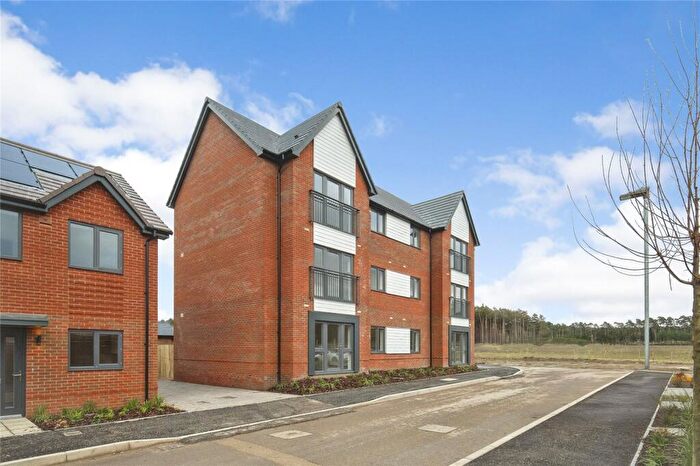 2 Bedroom House To Rent In Goodwood Crescent, Crowthorne, RG45