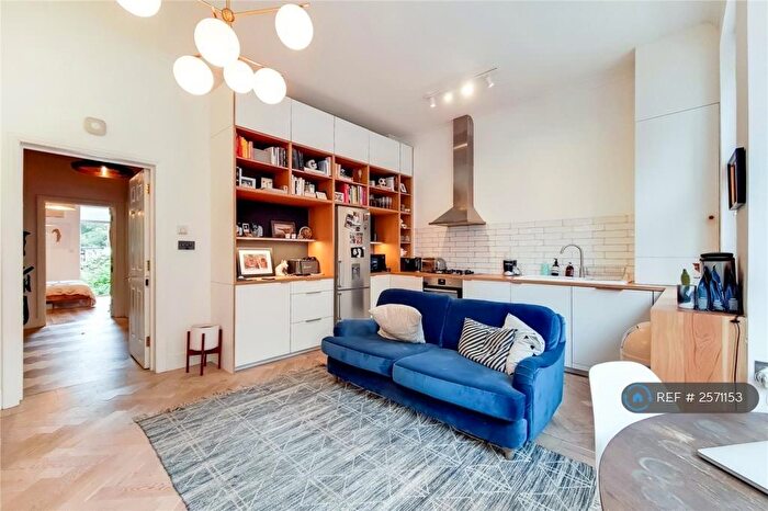 2 Bedroom Flat To Rent In Clapham, London, SW11