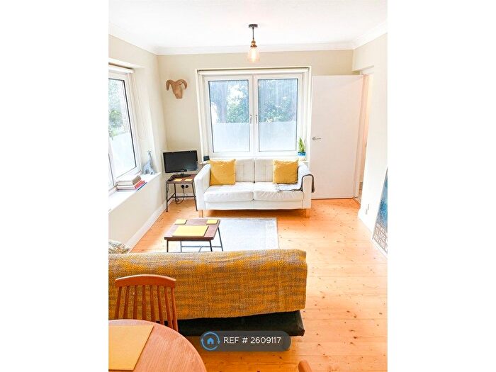 1 Bedroom Flat To Rent In The Drive, Hove, BN3