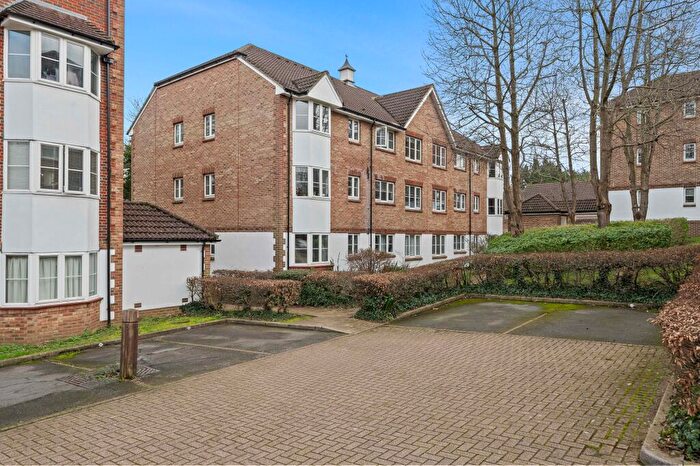 2 Bedroom Flat For Sale In Autumn Drive, Sutton, SM2