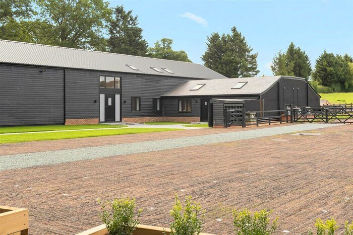 3 Bedroom Flat To Rent In Holy Cross Hill, Broxbourne, EN10