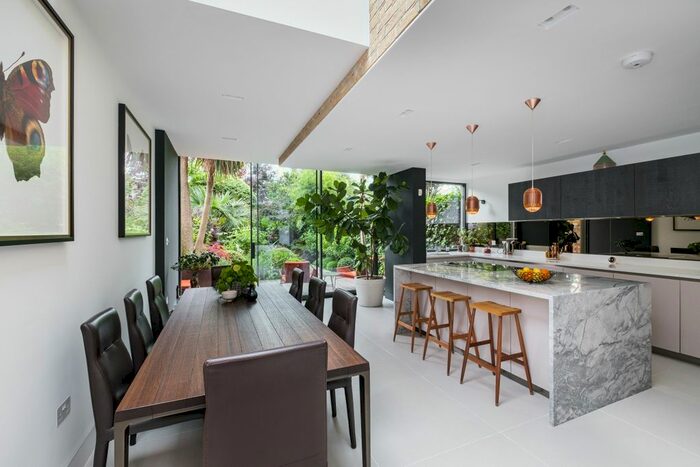 3 Bedroom Terraced House To Rent In Richmond Road, London, E8