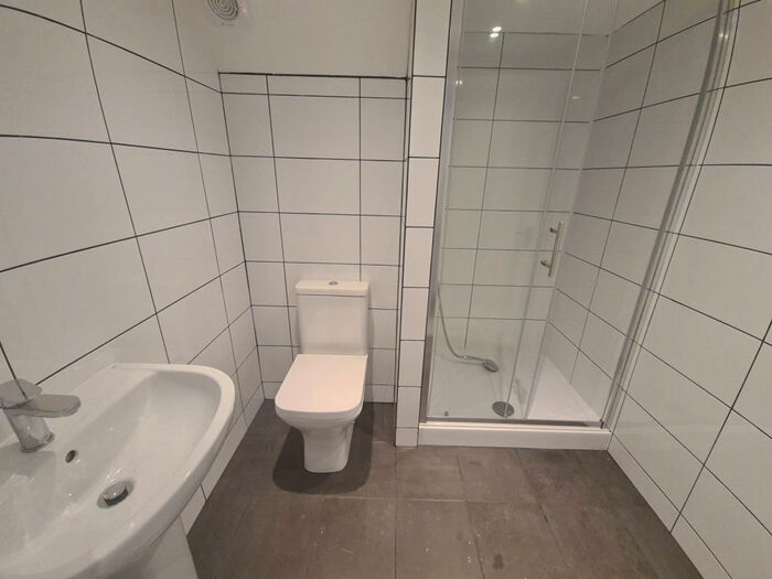 1 Bedroom Flat To Rent In Manor Grove, Leeds, LS7