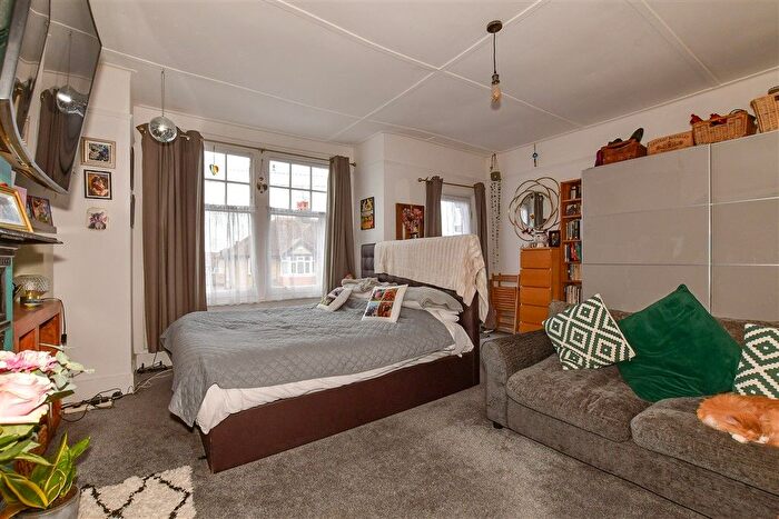2 Bedroom Flat For Sale In Douglas Road, Herne Bay, Kent, CT6
