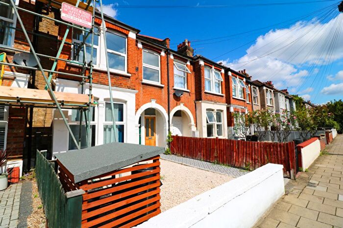 2 Bedroom Maisonette To Rent In Fountain Road, London, SW17