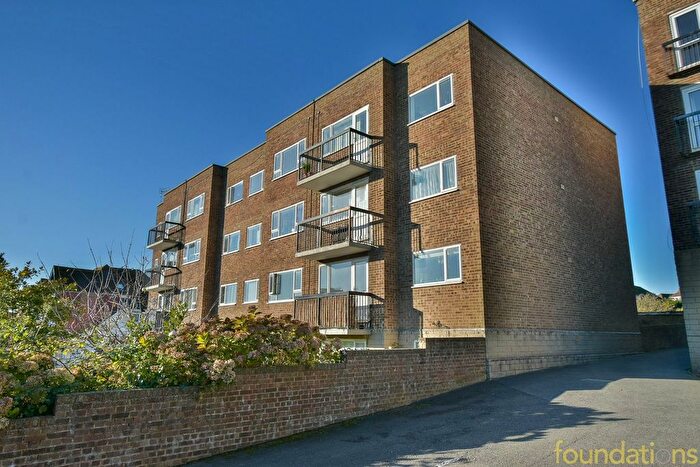 2 Bedroom Flat For Sale In New Park Avenue, Bexhill-On-Sea, TN40