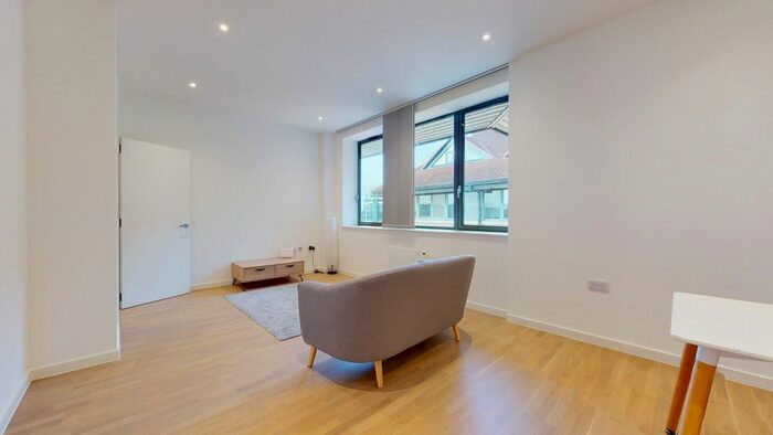 1 Bedroom Flat To Rent In Riverbank Way, Brentford, TW8