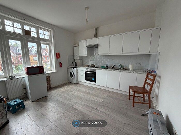 2 Bedroom Flat To Rent In St. Margarets Road, London, SE4