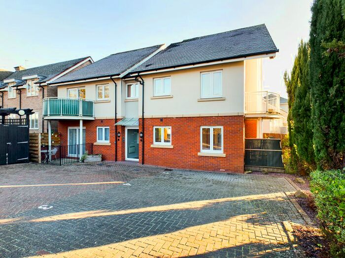 2 Bedroom Flat To Rent In The Cedars, Roberts Ride, Hazlemere, HP15