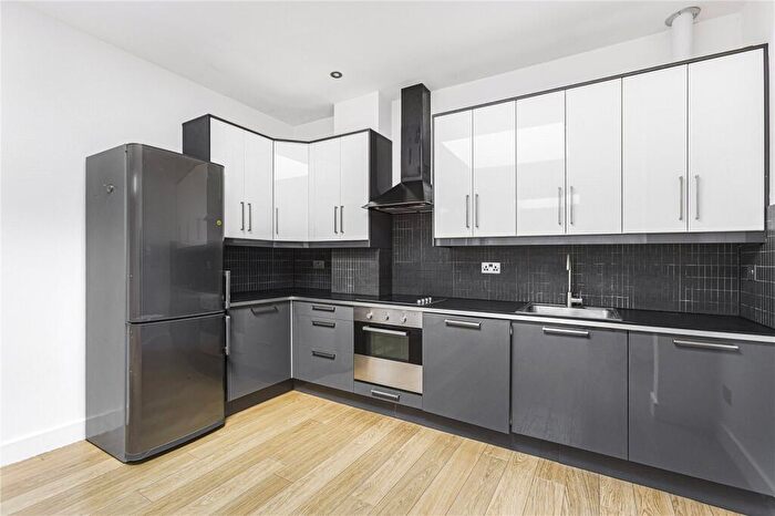 2 Bedroom Apartment To Rent In Holloway Road, London, N7