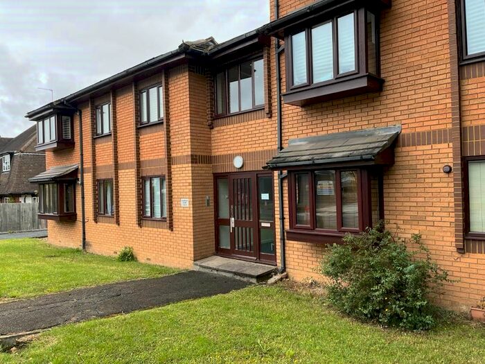 2 Bedroom Flat To Rent In Downs Bridge Road, Beckenham, BR3