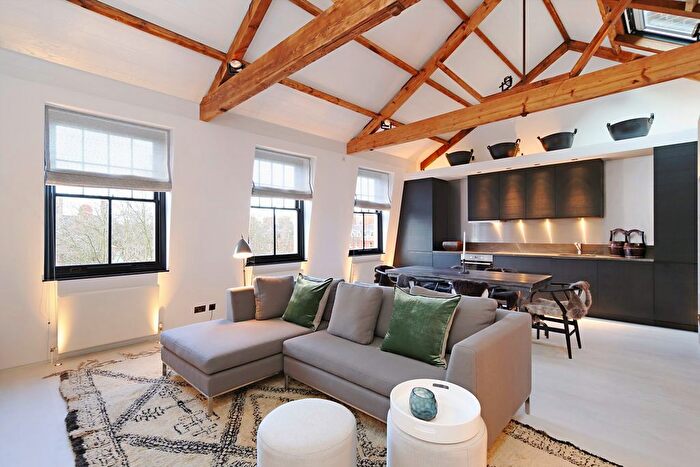 3 Bedroom Flat To Rent In Cadogan Square, London, SW1X