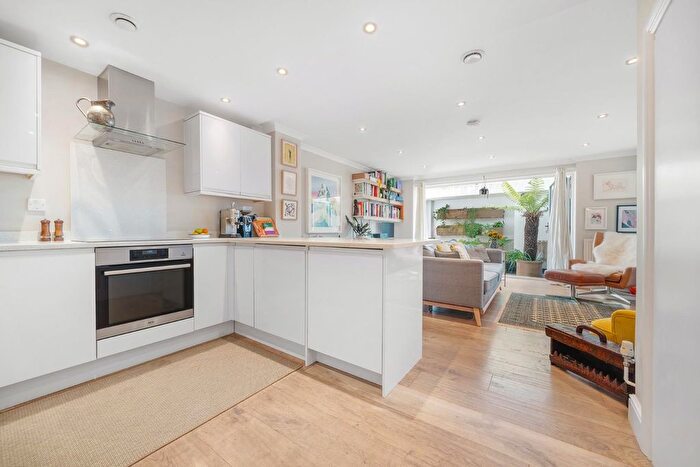 1 Bedroom Flat For Sale In Dalyell Road, London, SW9