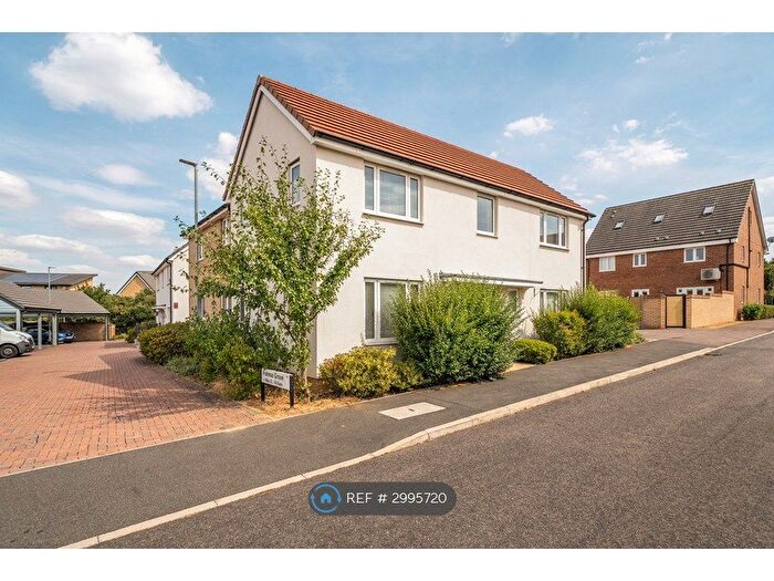 3 Bedroom Detached House To Rent In Vianesa Grove, Milton Keynes, MK8